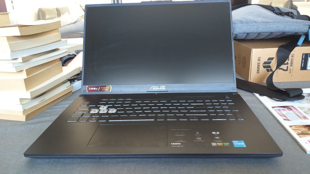 Ordinateur portable GAMER+ Windows Prof 11+Sacoche transport Matériel informatique