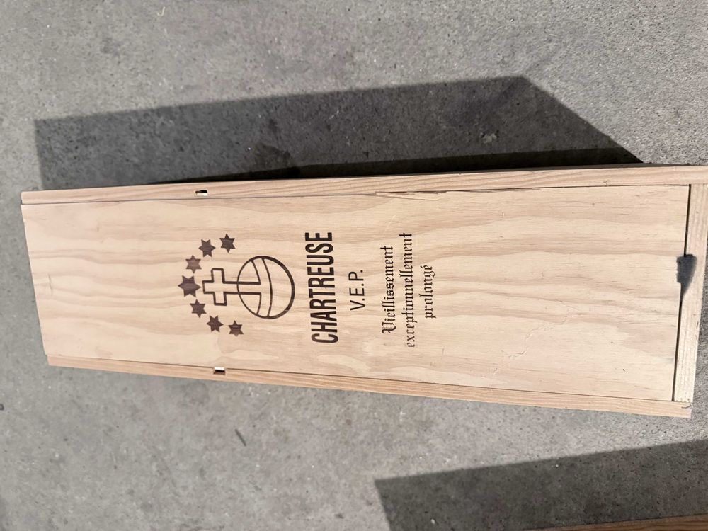 2 bouteilles chartreuses VEP 3litres caisse bois
