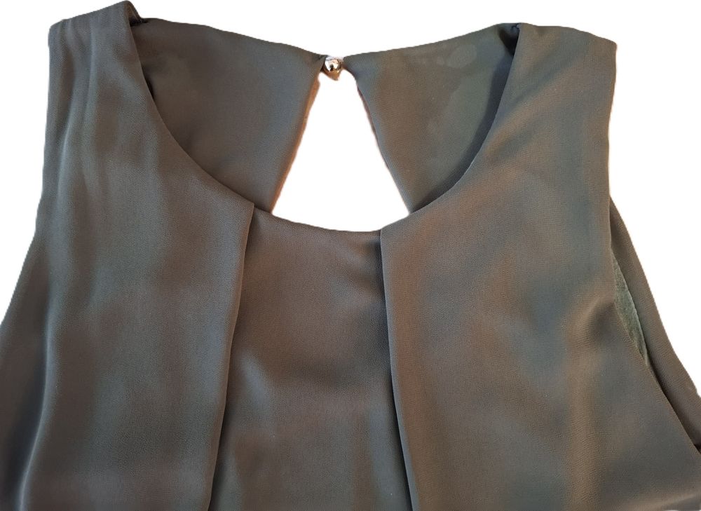 Jolie robe voile polyester forme trap&egrave;ze Vtements