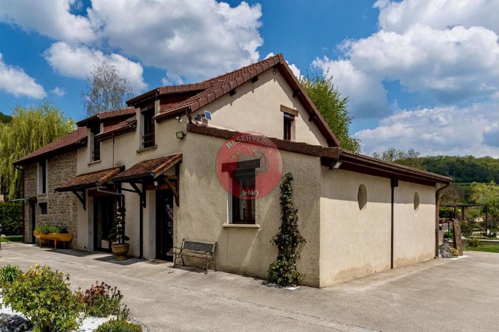 Maison 13 pièces 379 m² · à Aubigny-lès-Sombernon · 379 m² · 690 000 €