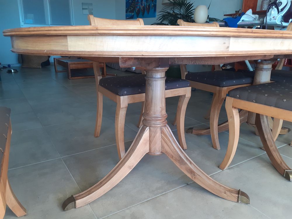Grande table en noyer espagnol et 6 chaises Meubles