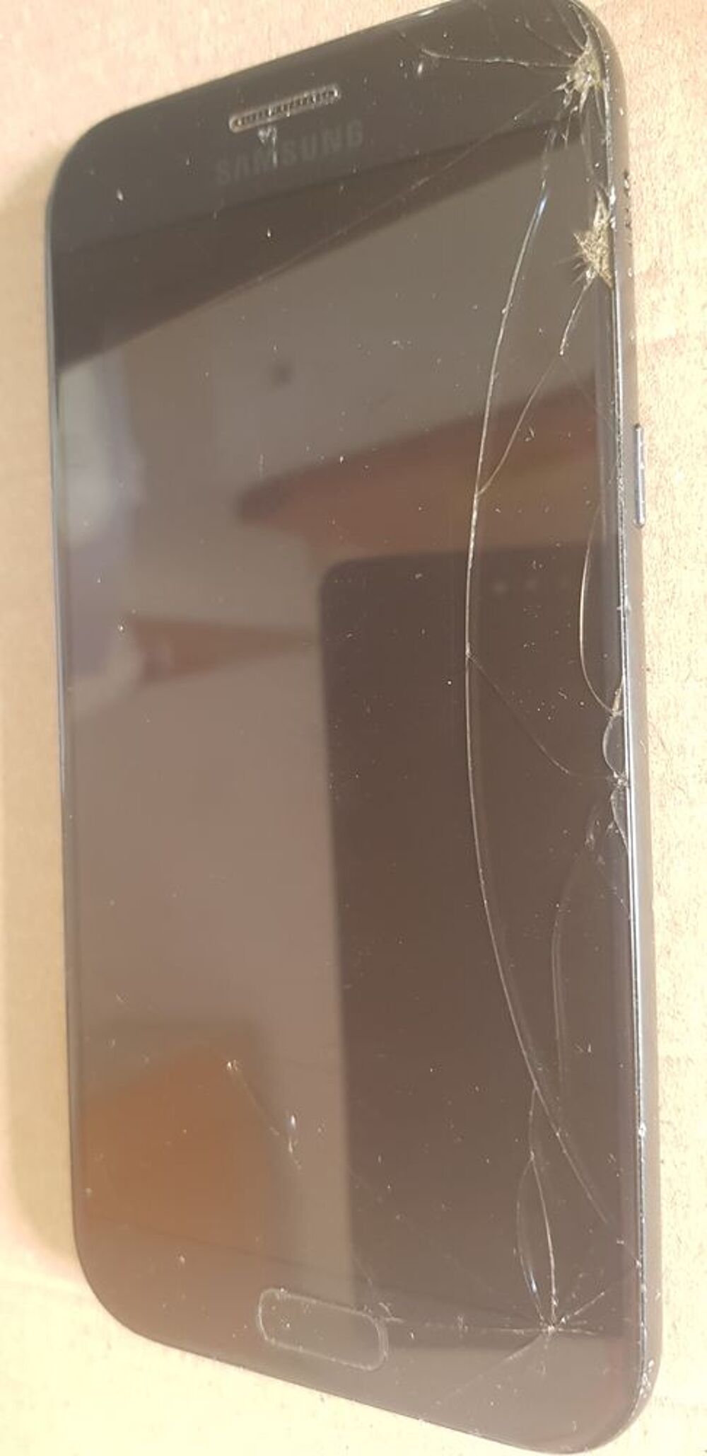 Lot tablettes pour pi&egrave;ces 17 Téléphones et tablettes