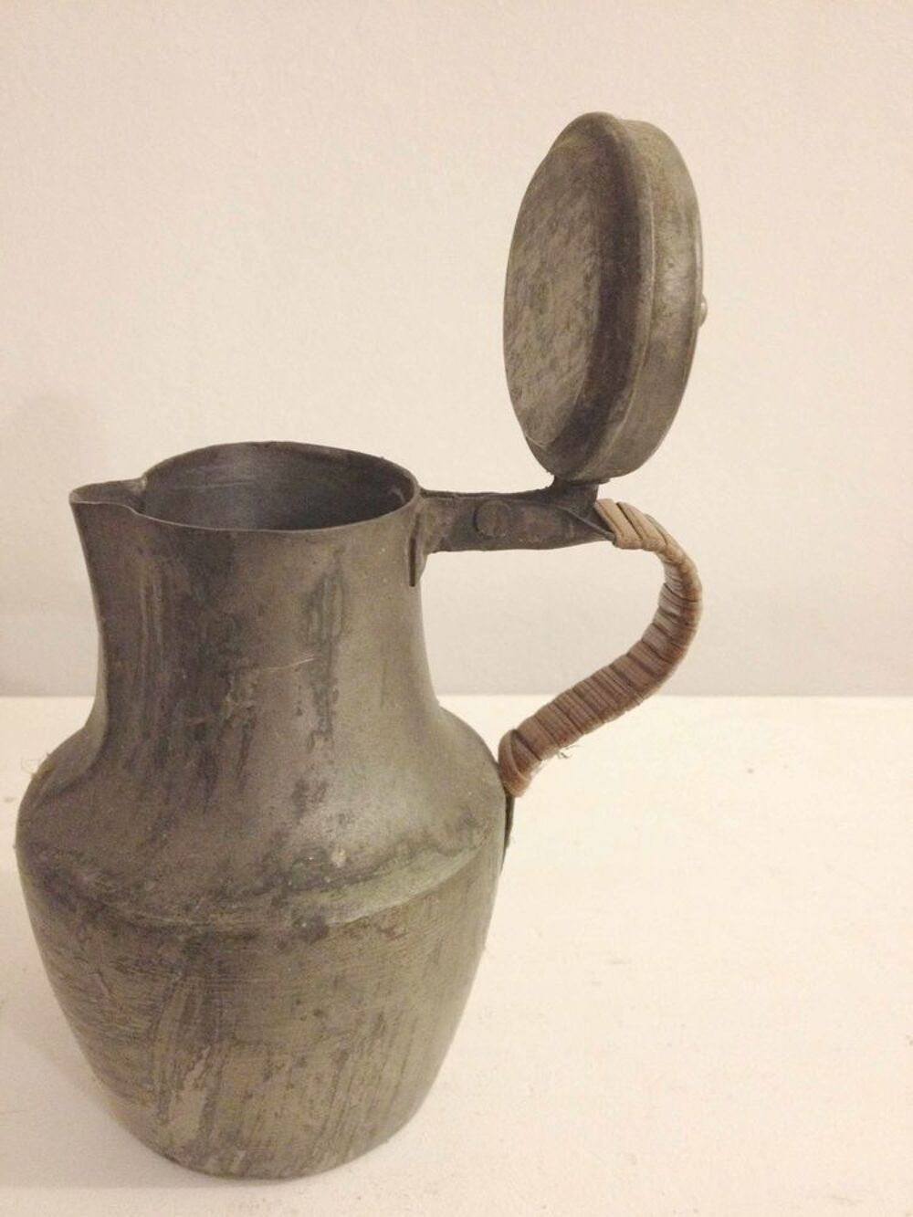 Souvenir ancien pichet cruche avec couvercle Décoration
