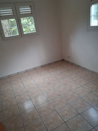  Appartement à louer 2 pièces 70 m²