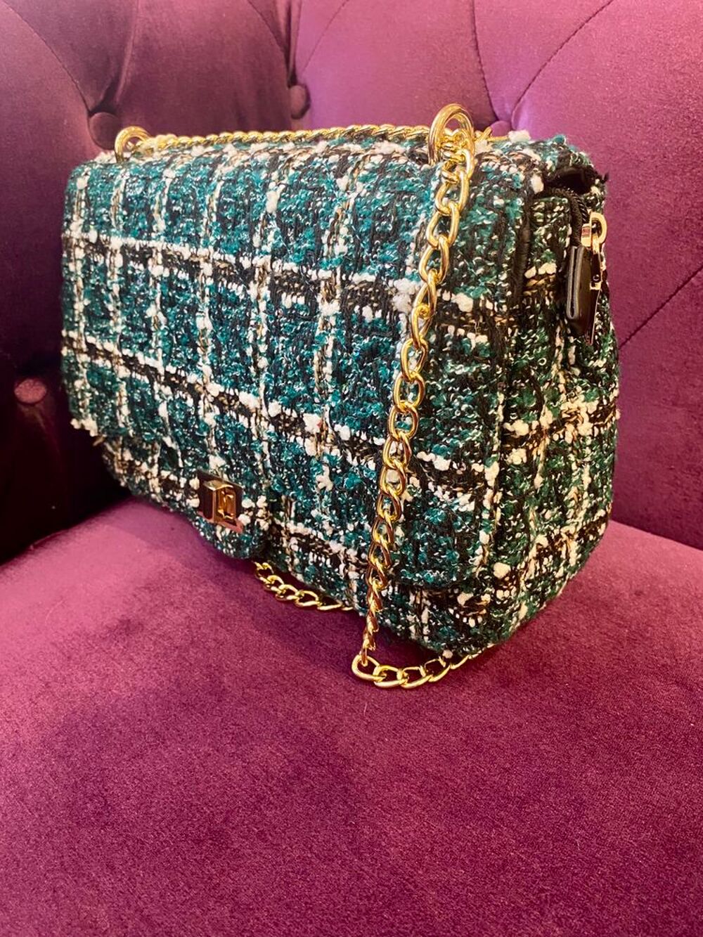 Sac vert avec chaine dor&eacute;e Maroquinerie
