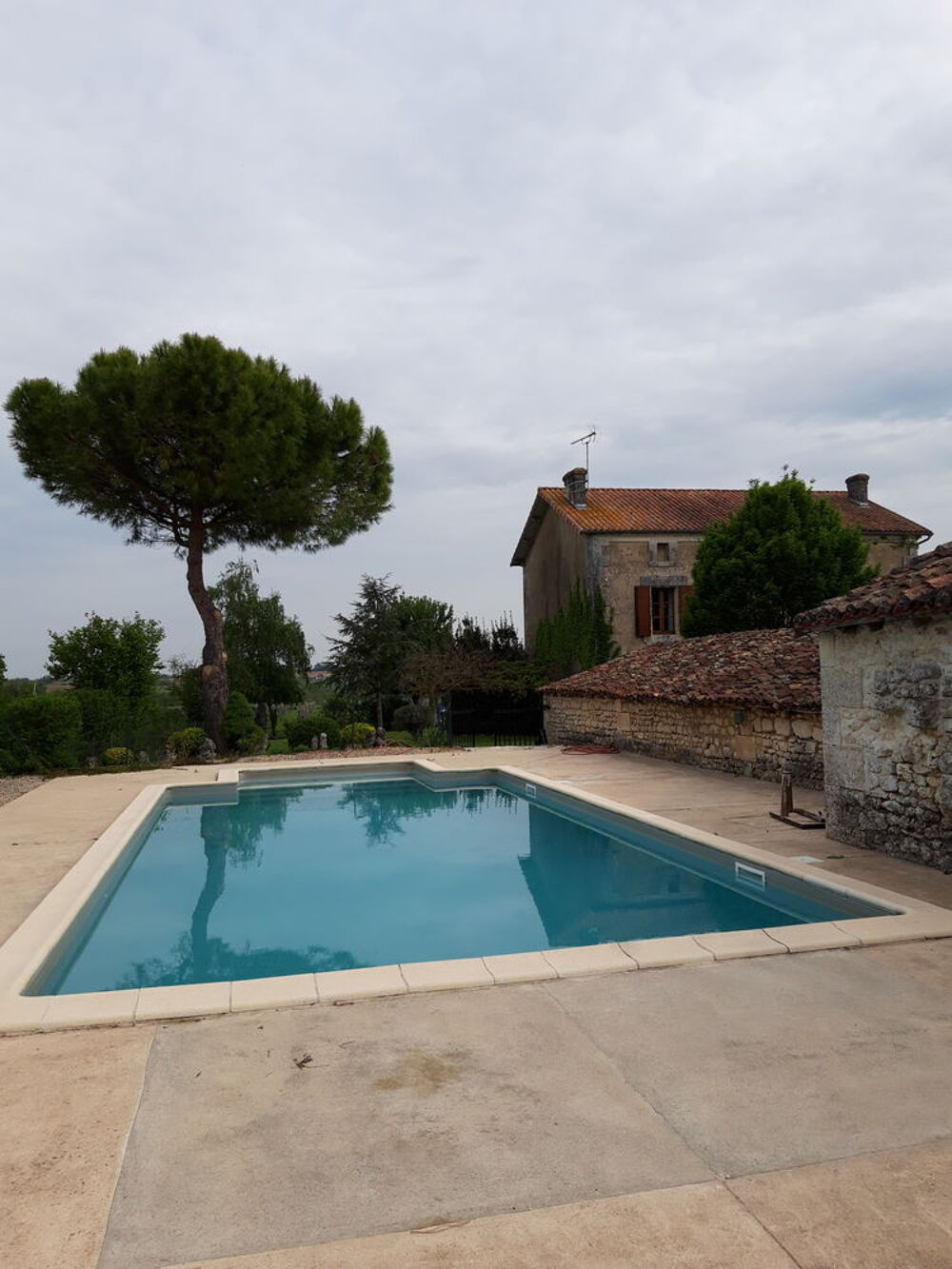   GRANDE MAISON ANCIENNE CHARENTE 10 PERSONNES 160M² Poitou-Charentes, Fouquebrune (16410)