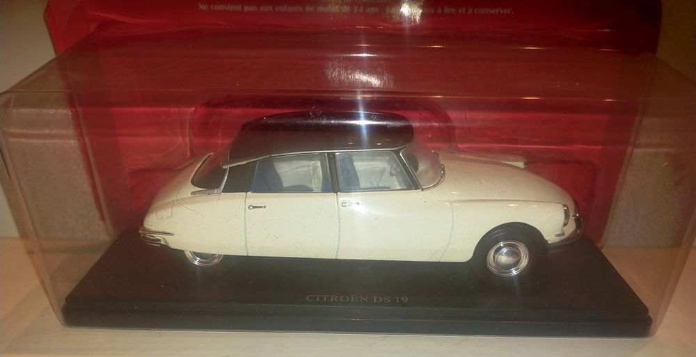 miniature Citro&euml;n DS 19 au 1/24e (20cm) neuve
