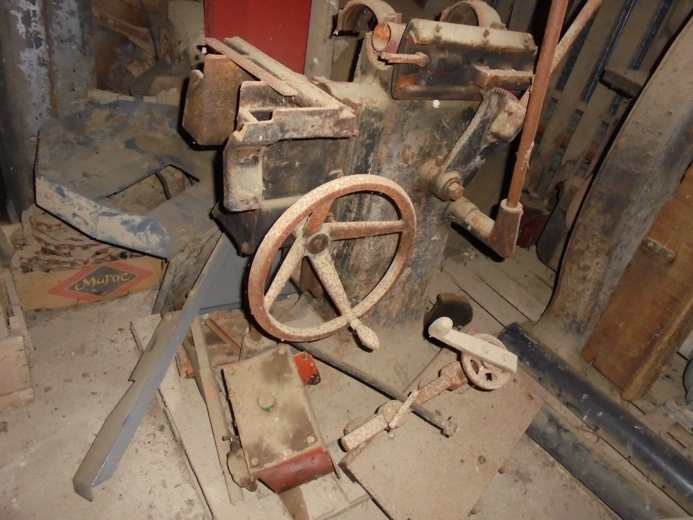D&eacute;ligneuse avec moteur 
Bricolage