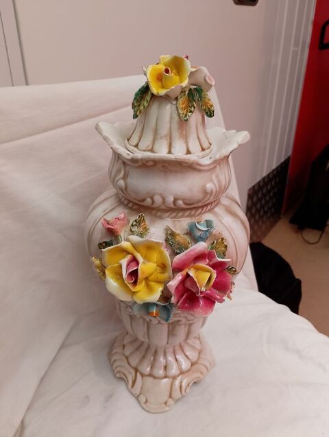ce magnifique vase en porcelaine de style Rococo 79 Montpellier (34)