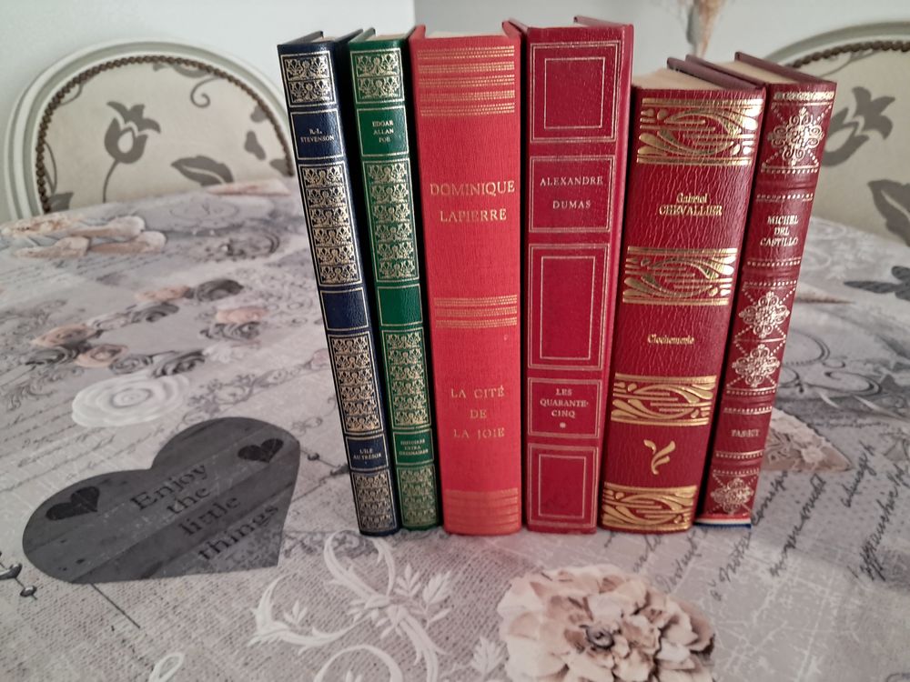 6 LIVRES ANCIENS
ETAT NEUF Livres et BD