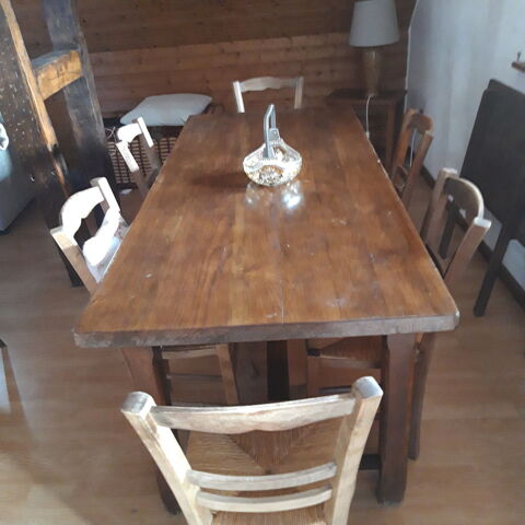 TABLE DE FERME EN CHENE MASSIF 
AVEC 6 CHAISES PAILLEES 850 Haguenau (67)