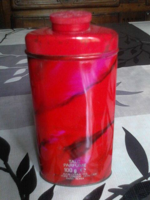 Poudreuse en mtal collection avon 8 Avermes (03)