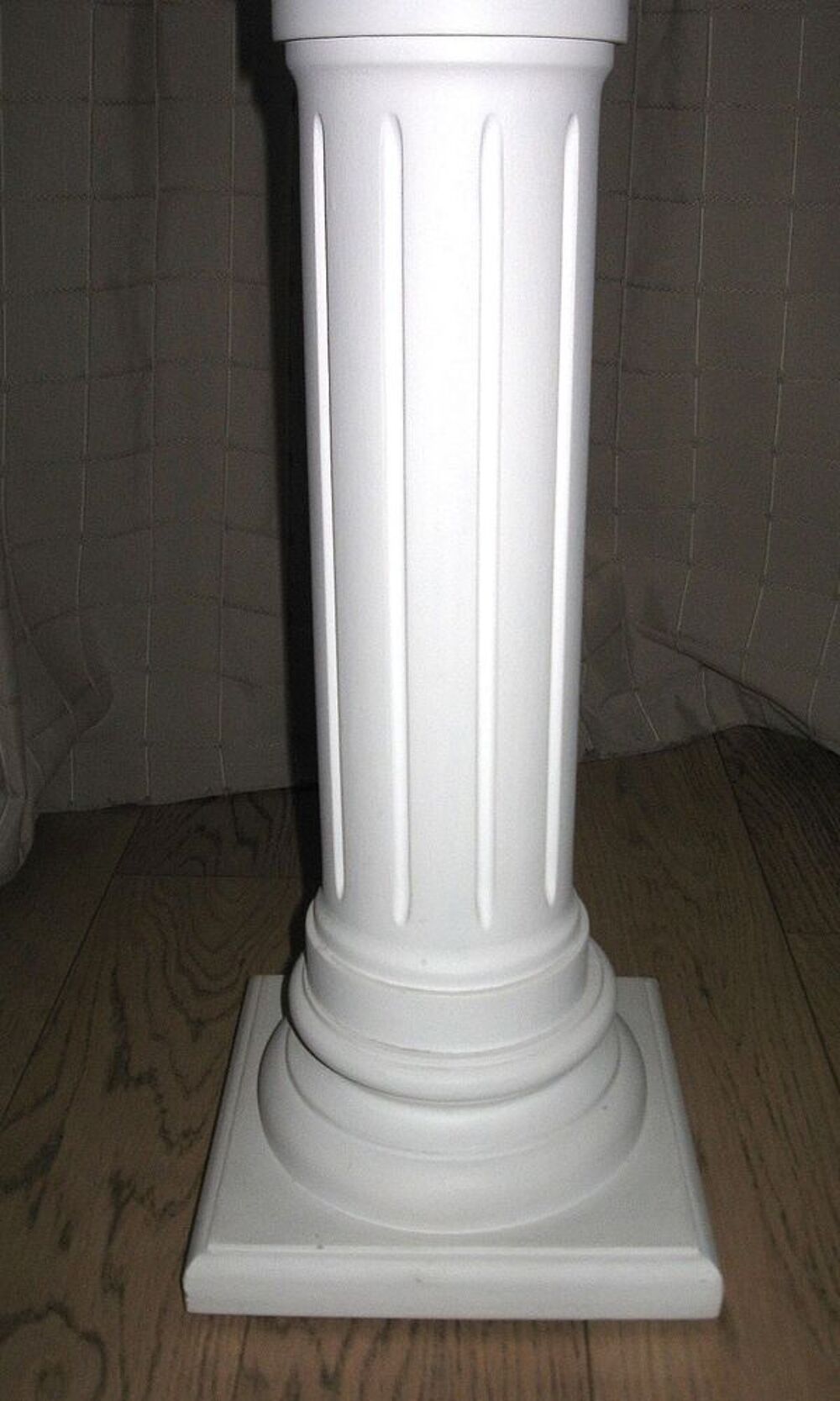 Colonne de lampe, style corinthien Meubles