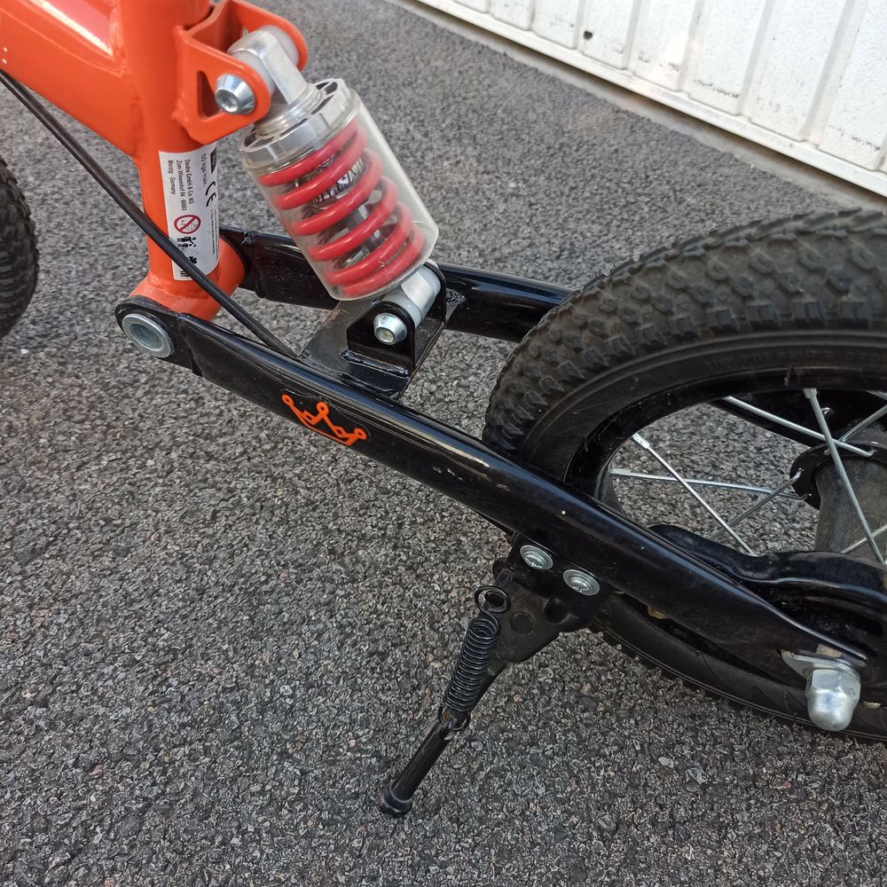 Draisienne avec amortisseur frein et b&eacute;quille excellent &eacute;tat Vélos