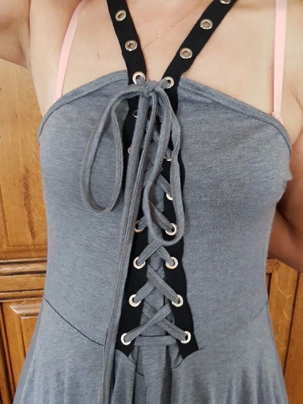 Robe grise longue en coton bretelles qui se croisent dans le Vêtements