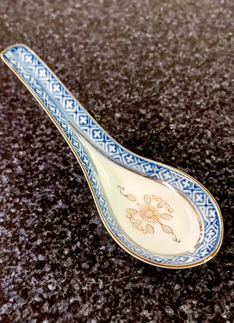 Cuill�re � yeux de riz en porcelaine 2 Montigny-aux-Amognes (58)