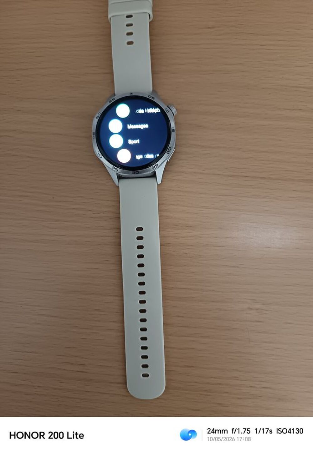 Montre connect&eacute;e Bijoux et montres