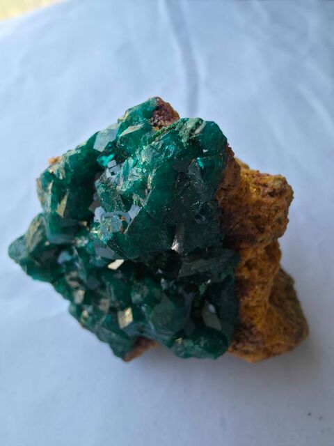 Véritable Dioptase sur Gangue Ocre-Minéral de Collection Katanga 92g 100 Bagneux (92)