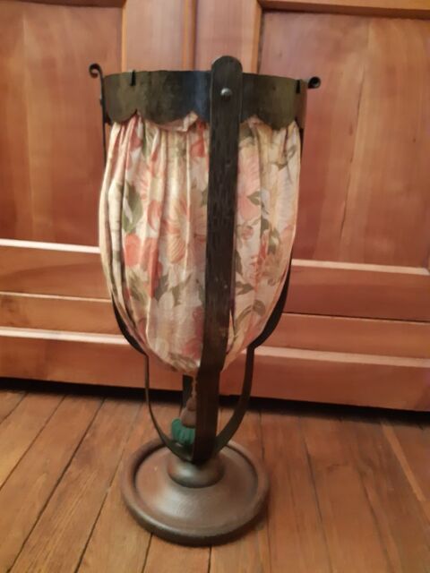 Travailleuse vintage en fer forg et bois 45 Saint-Quentin (02)