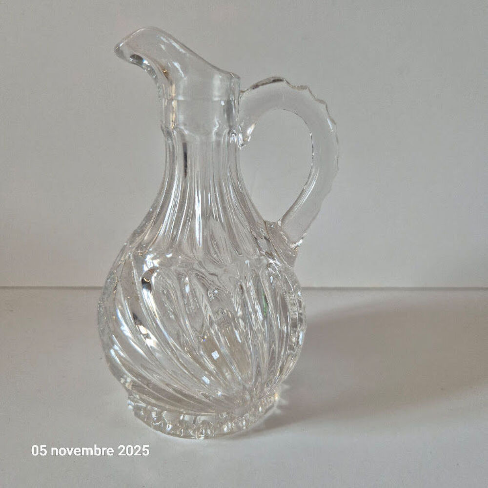 pichet &agrave; huile ou vinaigre en verre &eacute;pais , ann&eacute;e 70-80 Cuisine