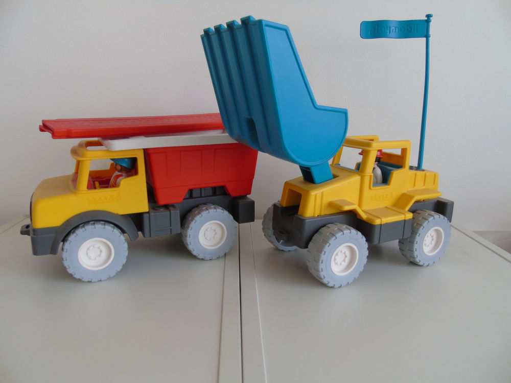 2 camions playmobil Jeux / jouets