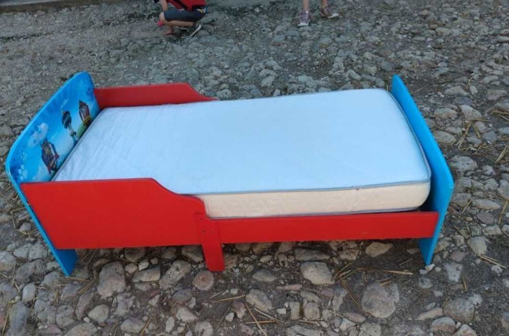 un lit d'enfant de Pat patrouille une latte un petit peu cass&eacute; &ccedil;a peut se changer ou se r&eacute;parer Mobilier enfants