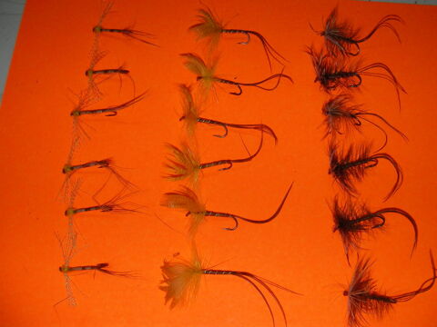 Lot de 18 mouches artificielles. 18 Roques (31)