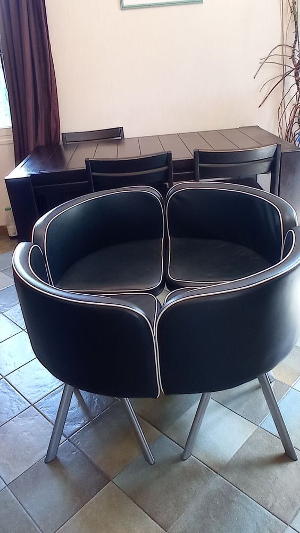 quatre fauteuils Décoration