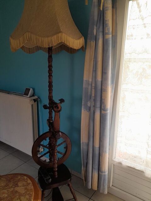 lampe ancienne sur peid 0 Raveau (58)