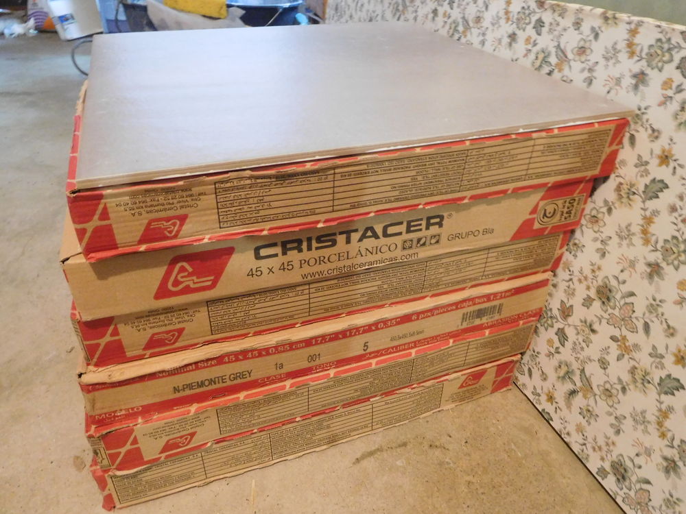 Sur plus de 7 m de carrelage gris clair 
Bricolage