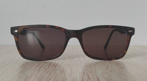 Lunettes de soleil femme 10 Metz (57)