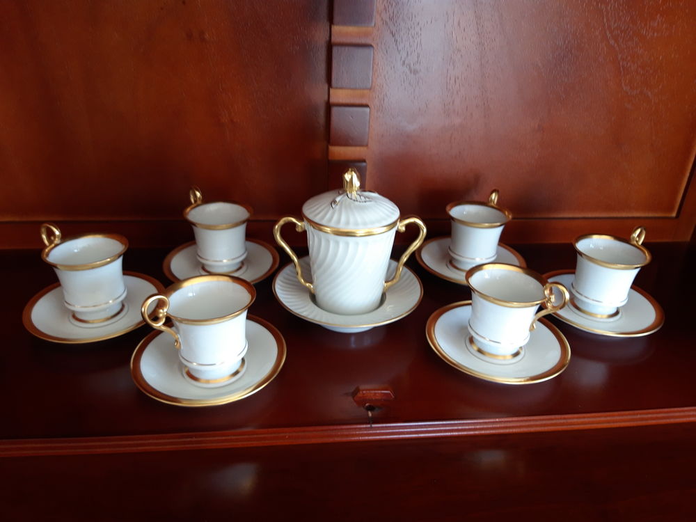 Service &agrave; caf&eacute; NAPOL&Eacute;ON en porcelaine de Limoges Giraud Décoration