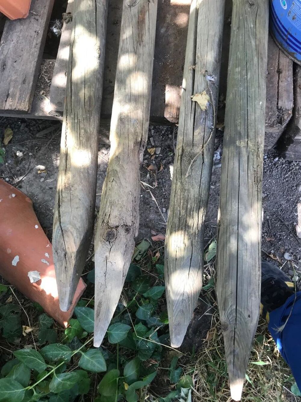 Quatre piquets en bois Jardin