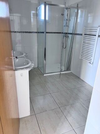  Appartement à louer 3 pièces 75 m²