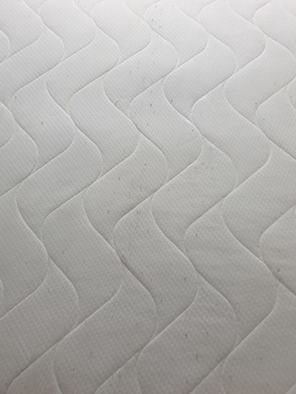Lit complet (sommier, matelas, pieds) Meubles