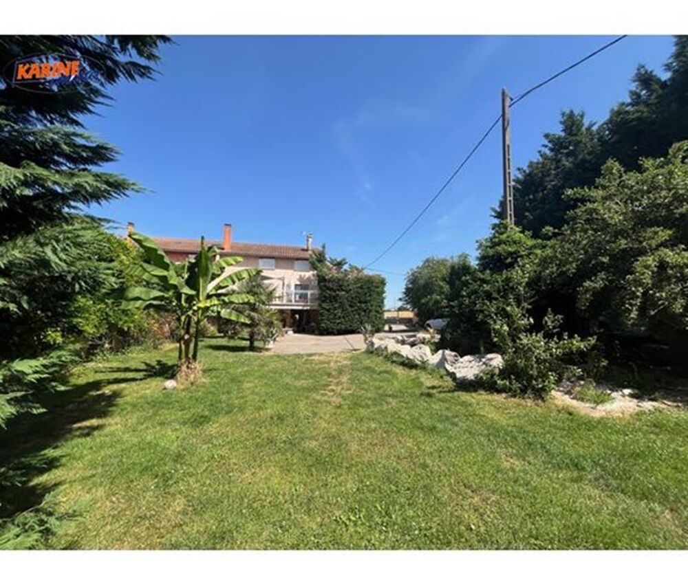 Maison 8 pièces 325 m² · à Cailloux sur Fontaines · 325 m² · 650 000 €