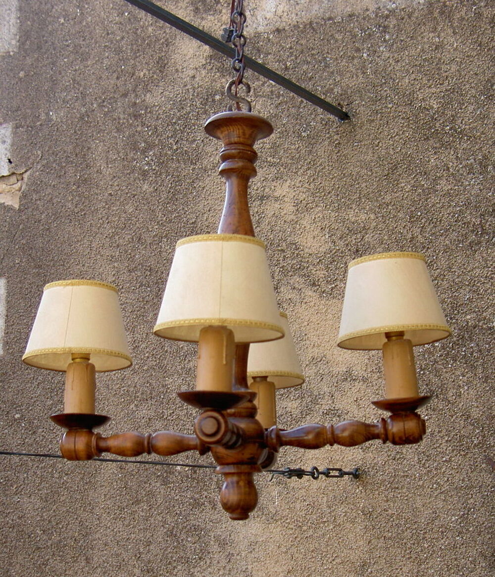 Ancien lustre 4 feux en bois sculpt&eacute; d&eacute;but XX&egrave;me s 