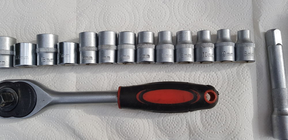 Jeu de cl&eacute; &agrave; cliquet complet + douilles 4 &agrave; 22 mm - m&eacute;ca Bricolage