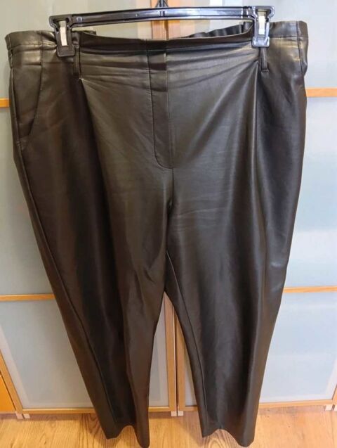 Pantalon T. 46 Kiabi simili cuir noir 20 Courdimanche-sur-Essonne (91)