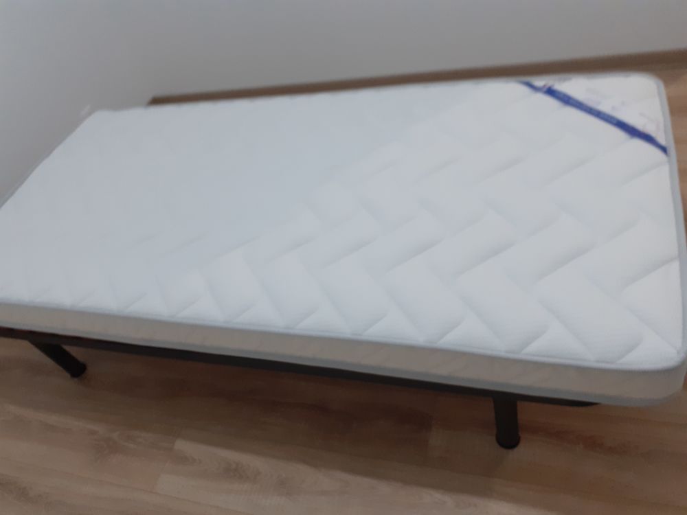 SOMMIER &agrave; LATTES en 90/190 avec PIEDS +MATELAS Meubles