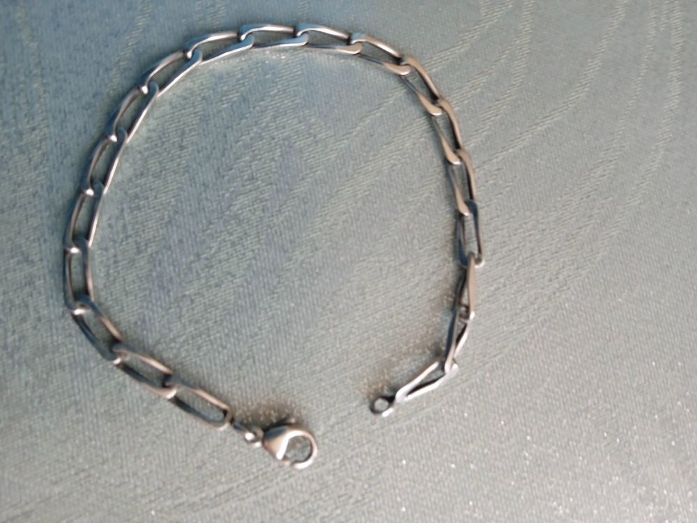 bracelet, collier fantaisie et &agrave; perles Bijoux et montres