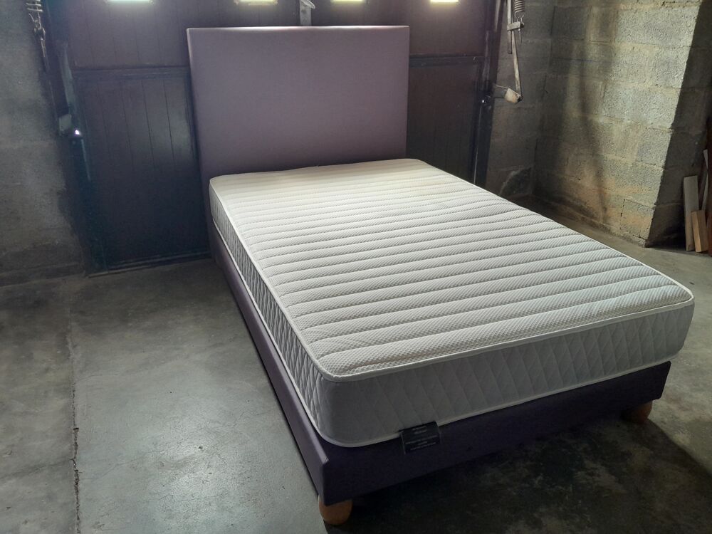 Lit avec sommier a lattes et matelas memoire de forme Meubles