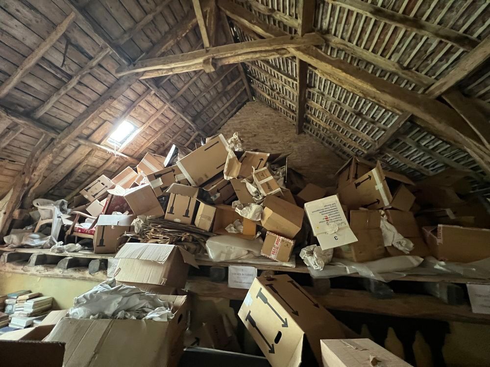 Plus que 100 cartons de d&eacute;m&eacute;nagement . Bricolage