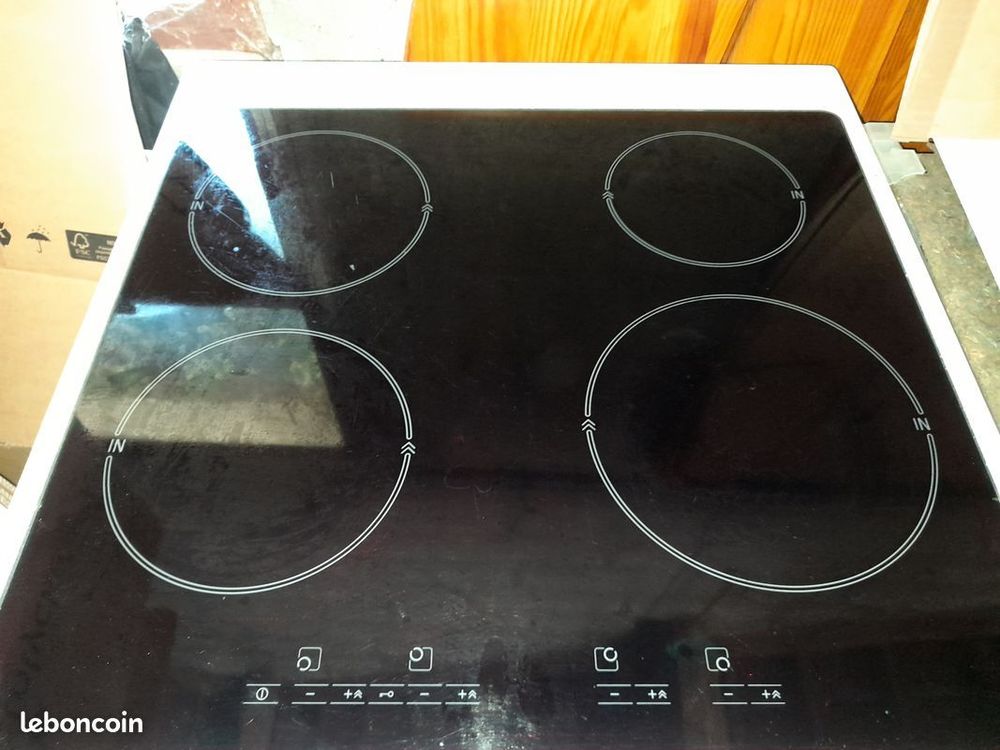 Cuisini&egrave;re vitroc&eacute;ramique Electroménager