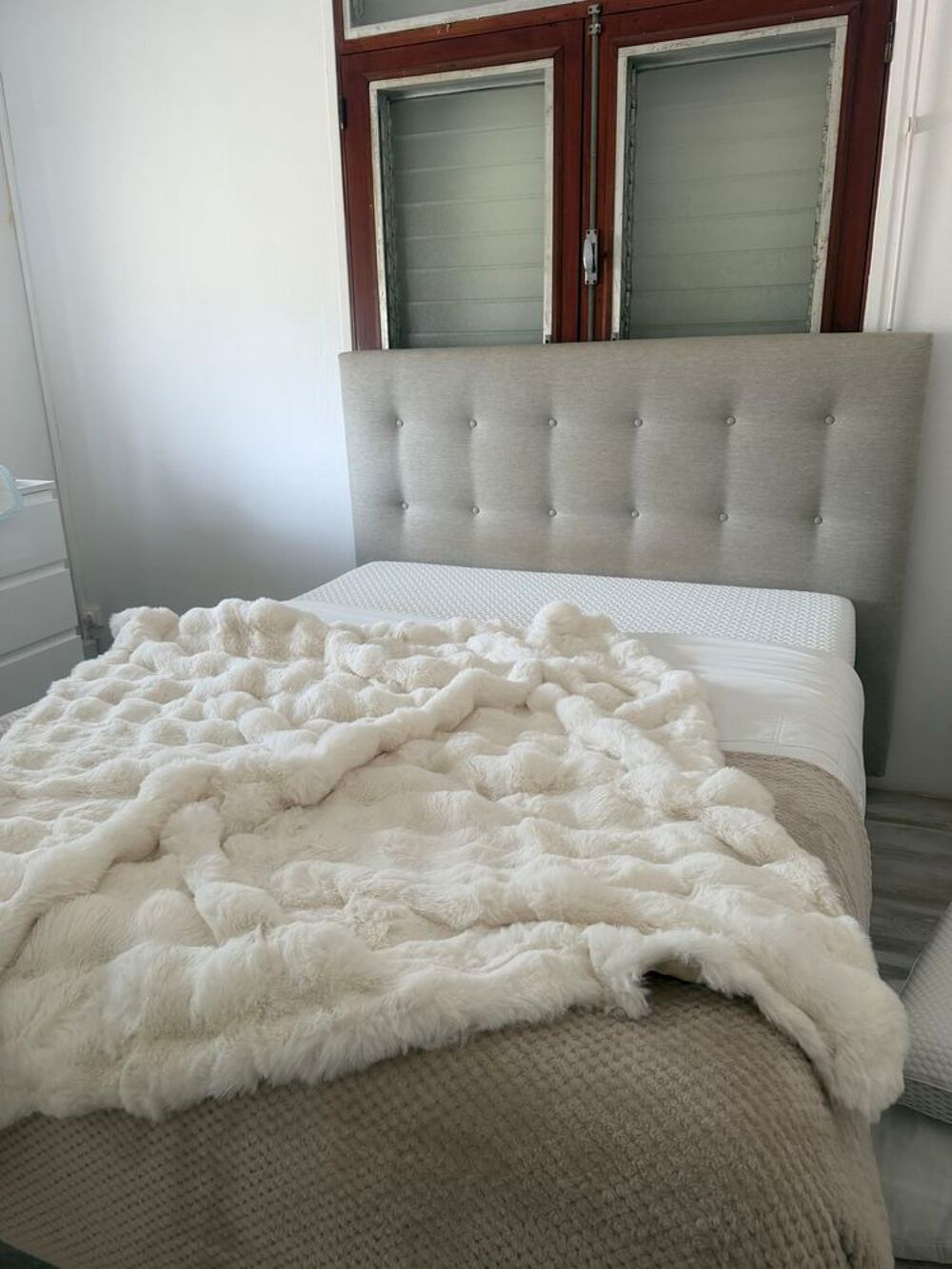 lit 140x190 cm avec sommier et matelas - Tr&egrave;s bon &eacute;tat Meubles