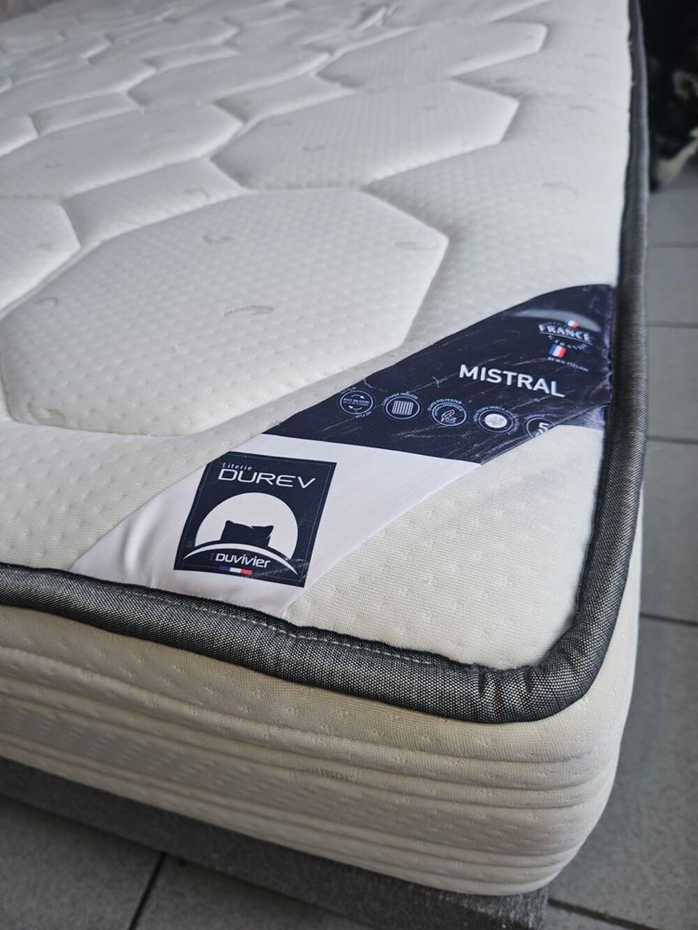 MATELAS MISTRAL 140&times;190 + sommier + pieds Meubles