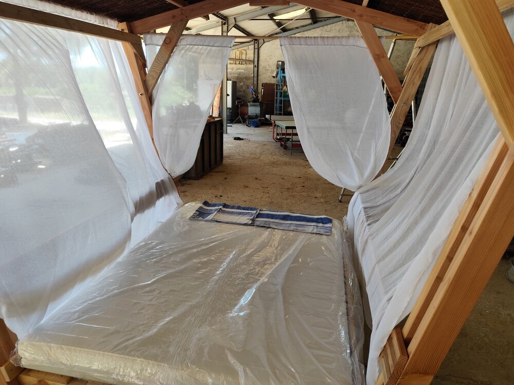 Lit balinais NEUF avec son matelas 140 Meubles
