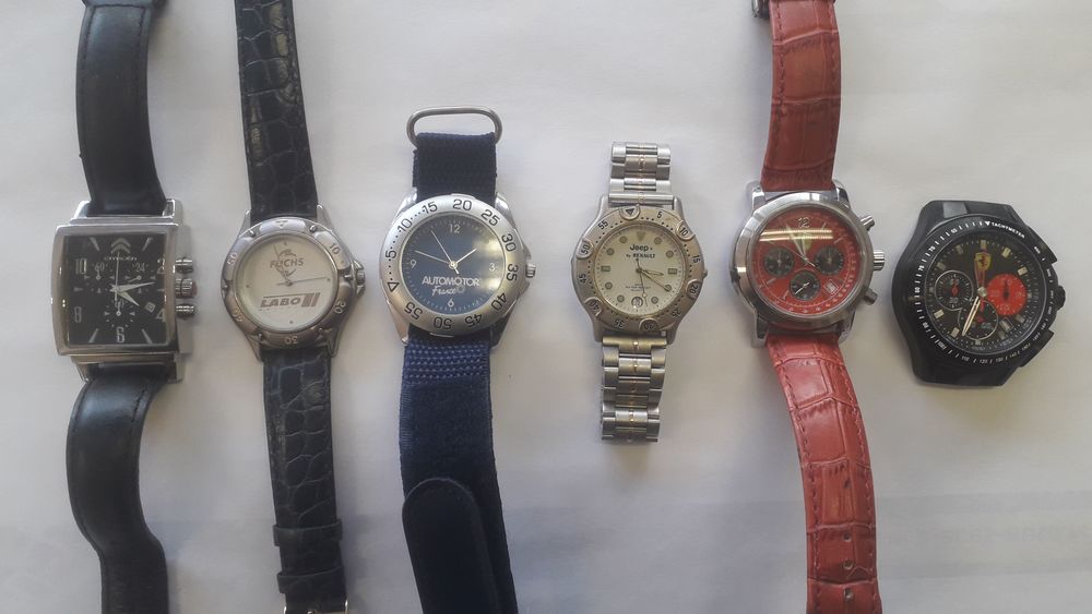 LOT DE 8 MONTRES MARQUES DIVERSES Bijoux et montres