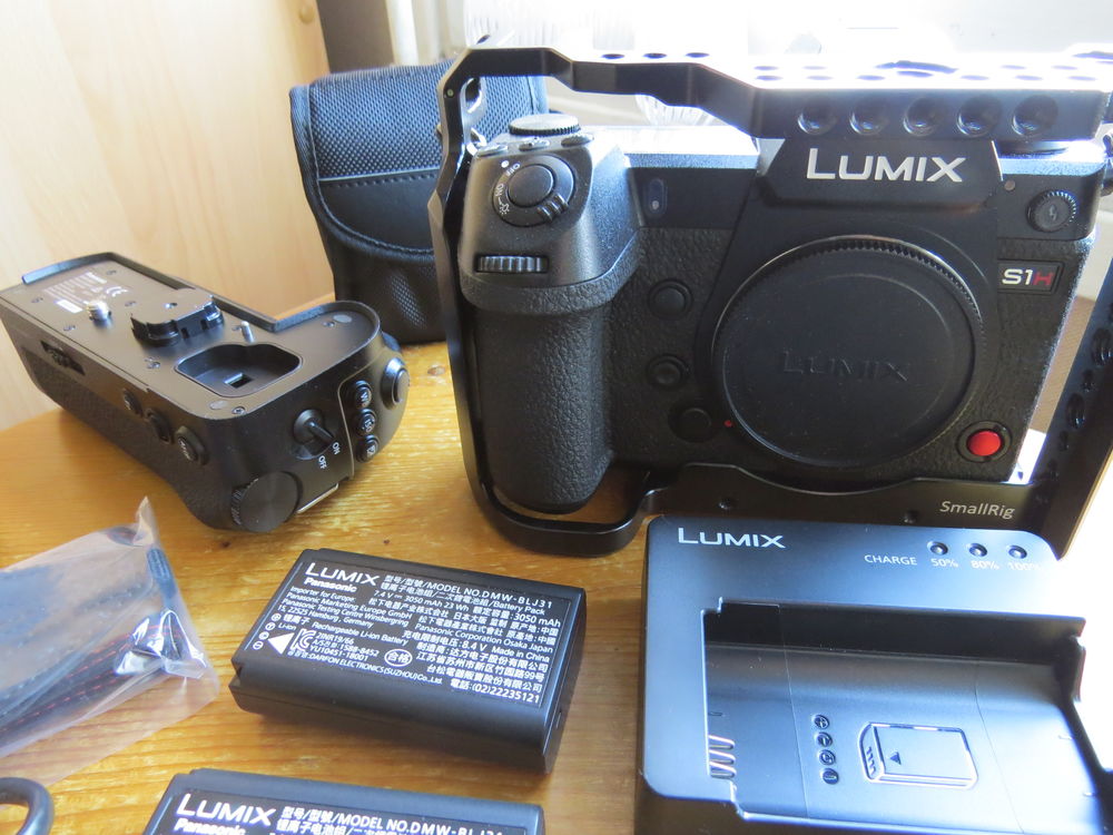 PANASONIC S1H + GRIP + KIT XLR + CAGE + 2 BATTERIES ..... Photos/Video/TV