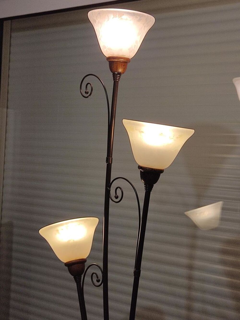 Lampes lampadaire tulipes sur pieds Décoration